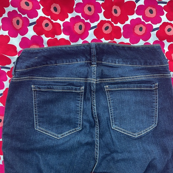 👖Torrid Premium Blue Denim Mid Rise Stretchy Distressed Jegging👖 - Picture 13 of 16